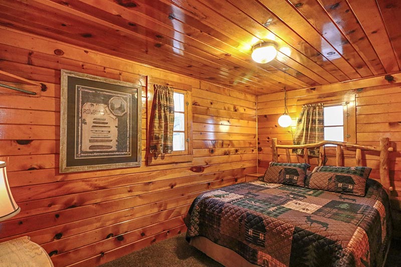 Cabin 14 - bedroom.