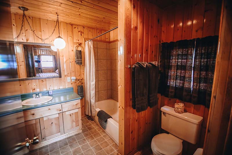 Cabin 27 bathroom with shower/tub.